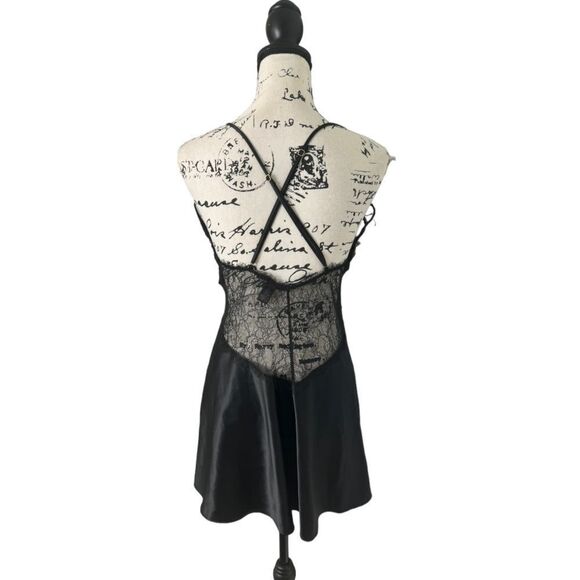 Victoria’s Secret SZ M black silky lace Lingerie slip - Picture 2 of 5